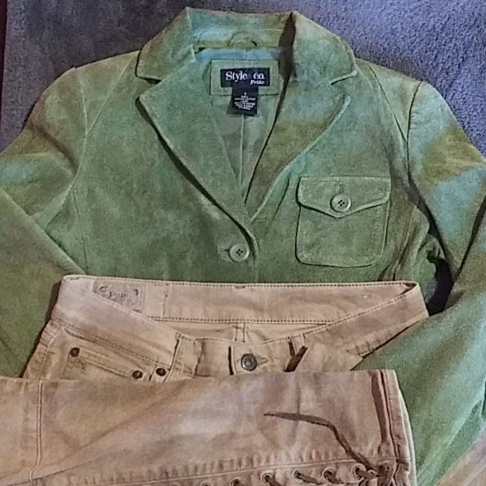 Clothes - Picture 3 of 8